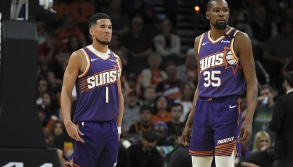 米西奇：KD惊讶于自己在太阳的战术地位之低 年轻人享受与其交流