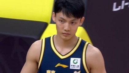 徐杰：我们应该每一个人都专注比赛 自己和球队的状态慢慢往上走
